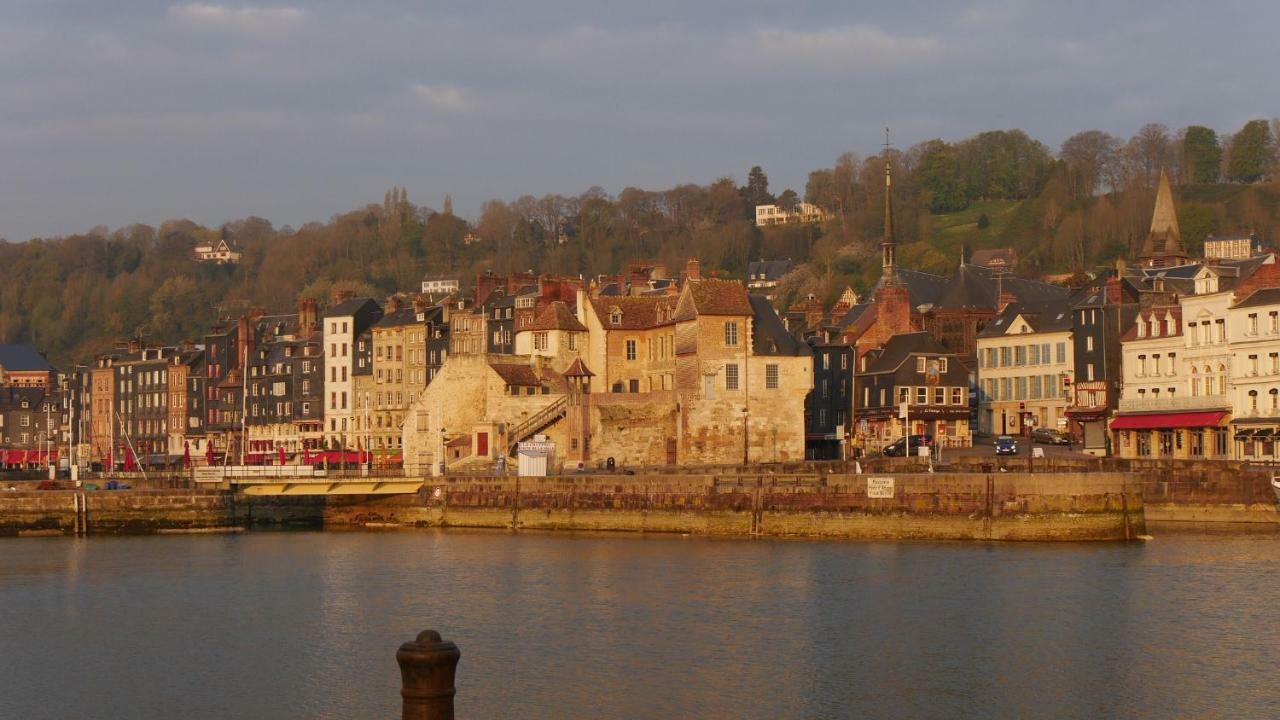 La Maison De Lucie Hotel Honfleur Exterior photo